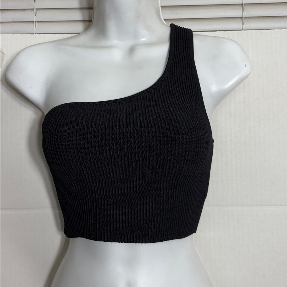 Aritzia Babaton color black  Sculpt Knit One-shoulder Cropped Tank